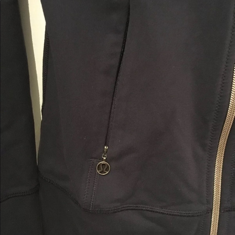 LULULEMON JACKET​​​​​​​ - Picture 4 of 8